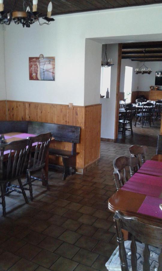 Hotel & Restaurant Adolfovsky Dvur 외부 사진